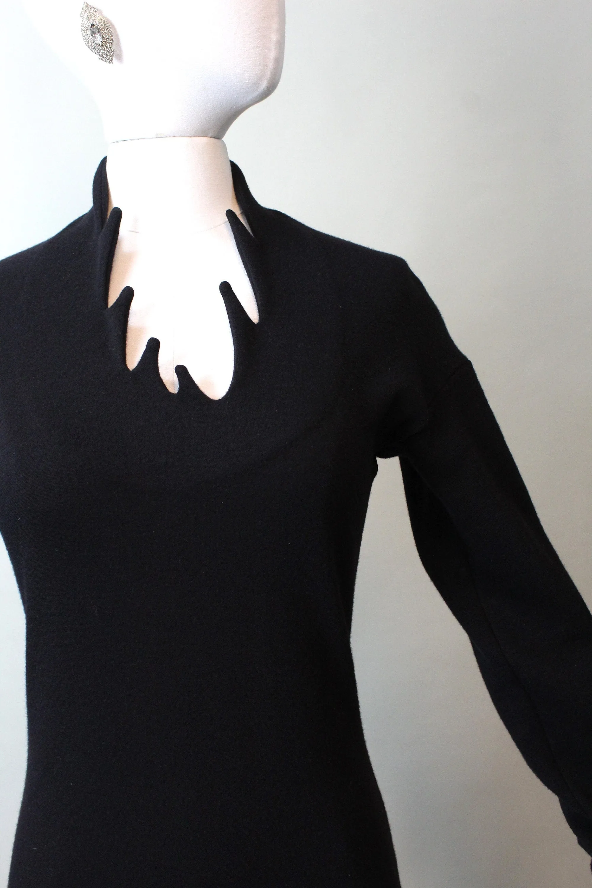 1980s 1987 GIGLI SAWTOOTH neckline body con dress xs small | new fall