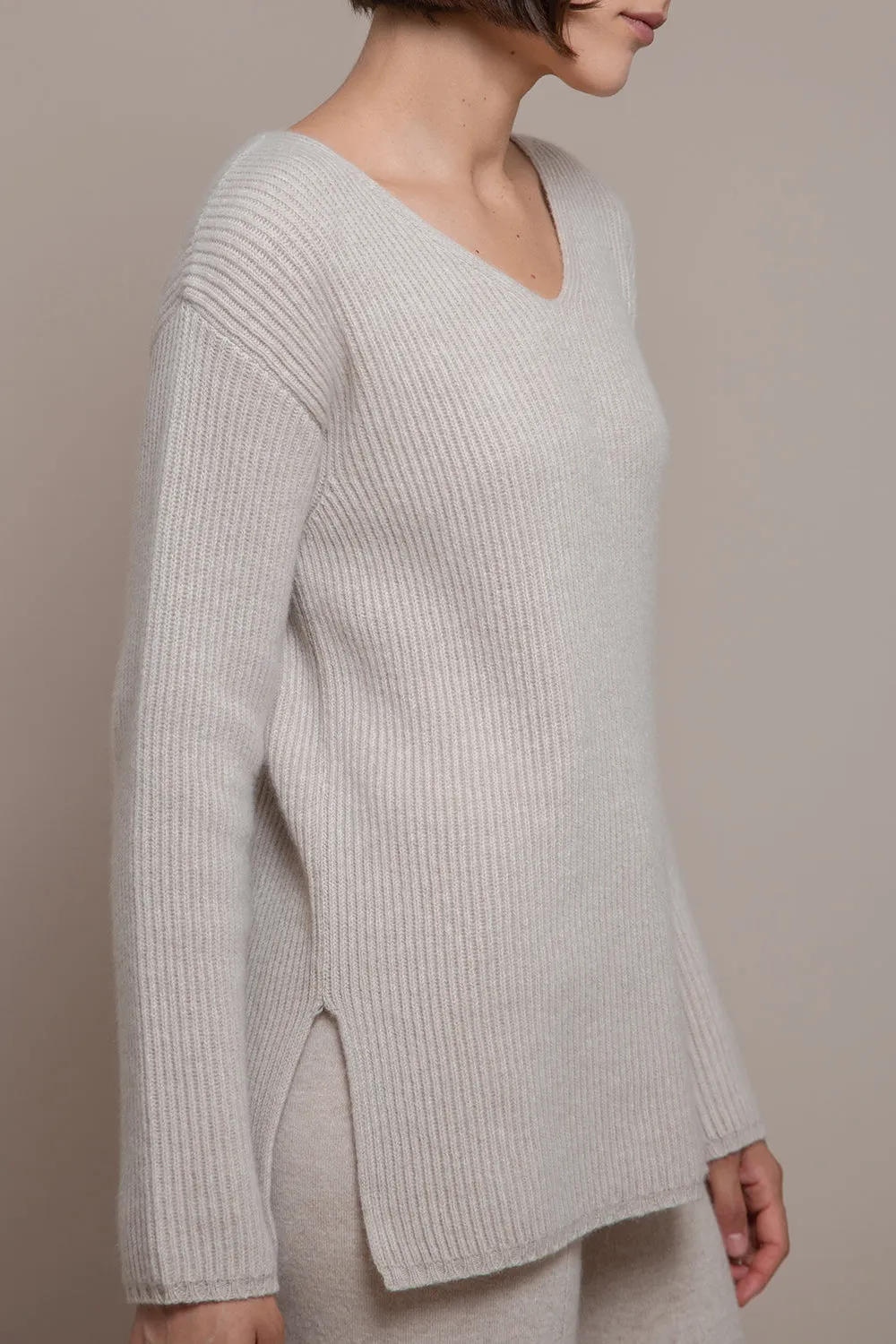 Emma - Ribbed V-Neck Jumper