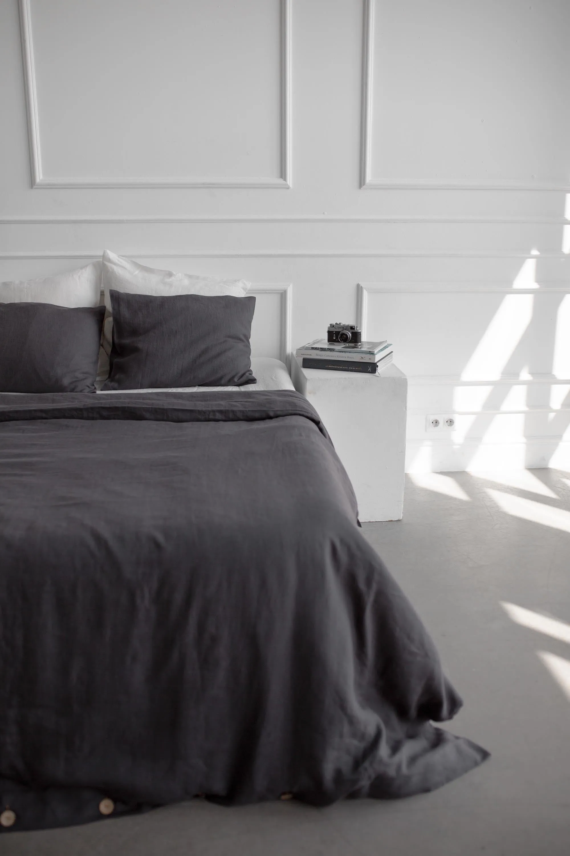 Linen duvet cover in Charcoal by AmourLinen