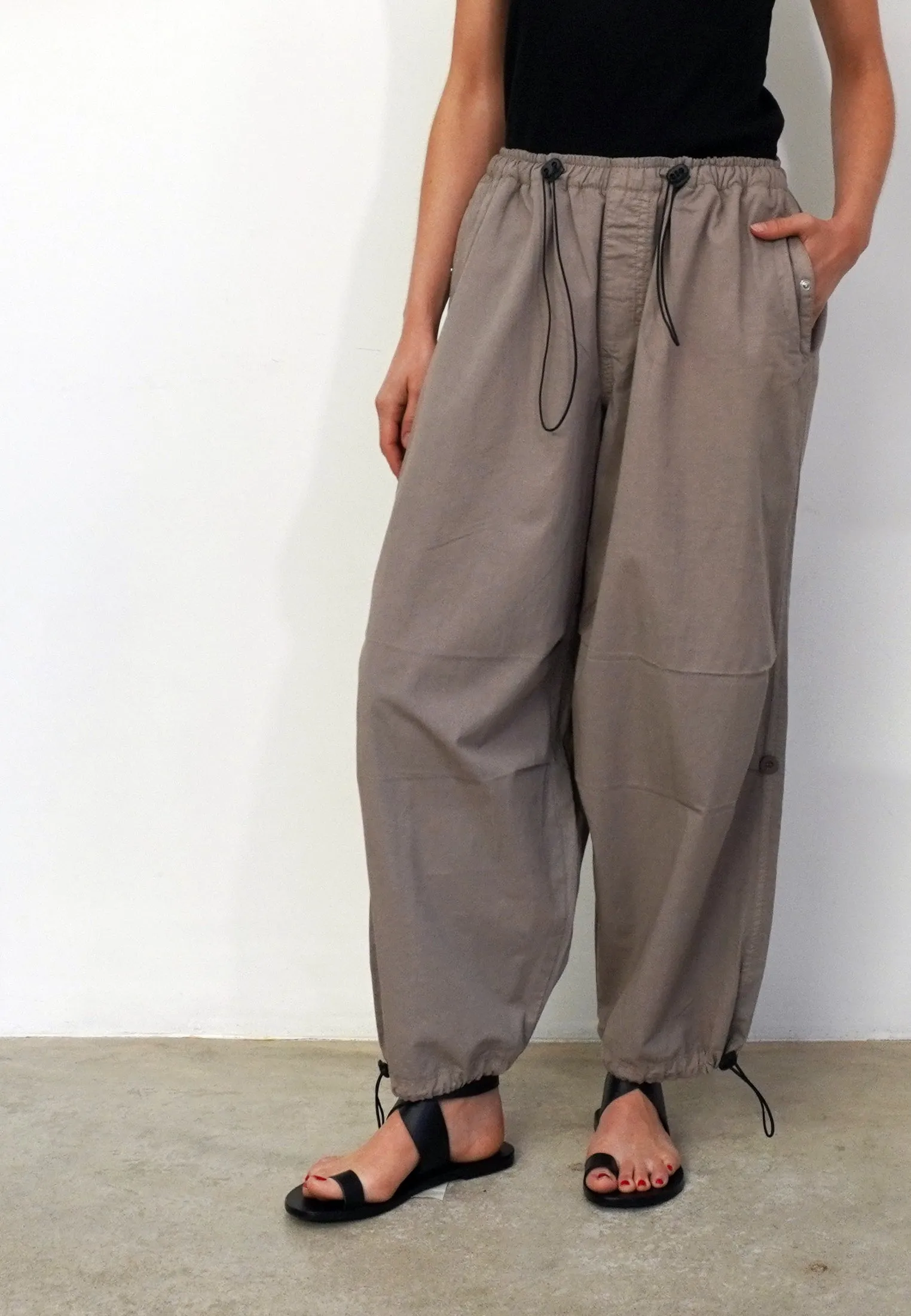 PARACHUTE PANTS BROWN