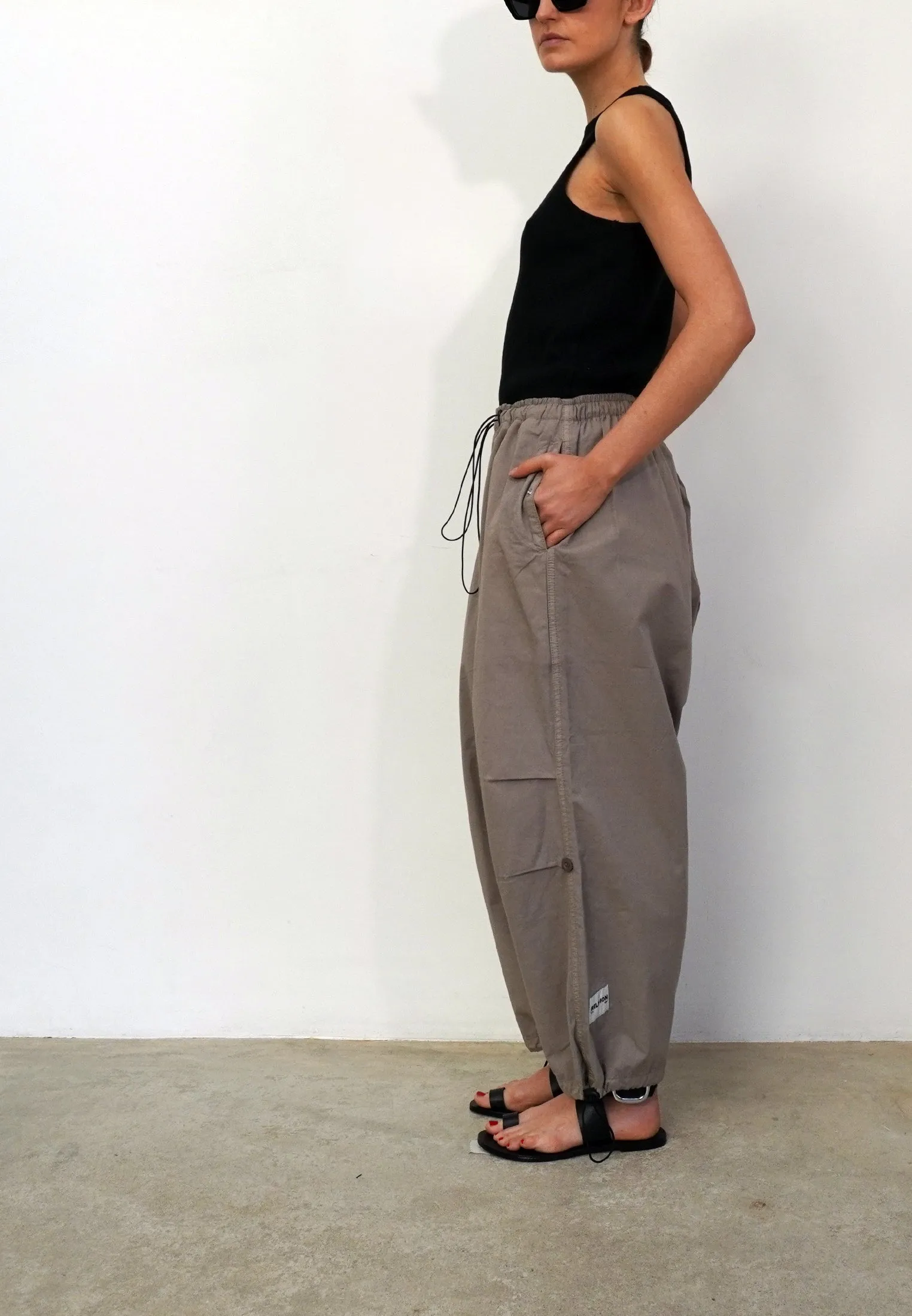 PARACHUTE PANTS BROWN