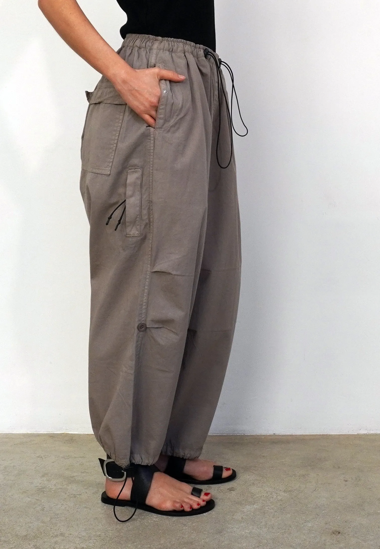 PARACHUTE PANTS BROWN