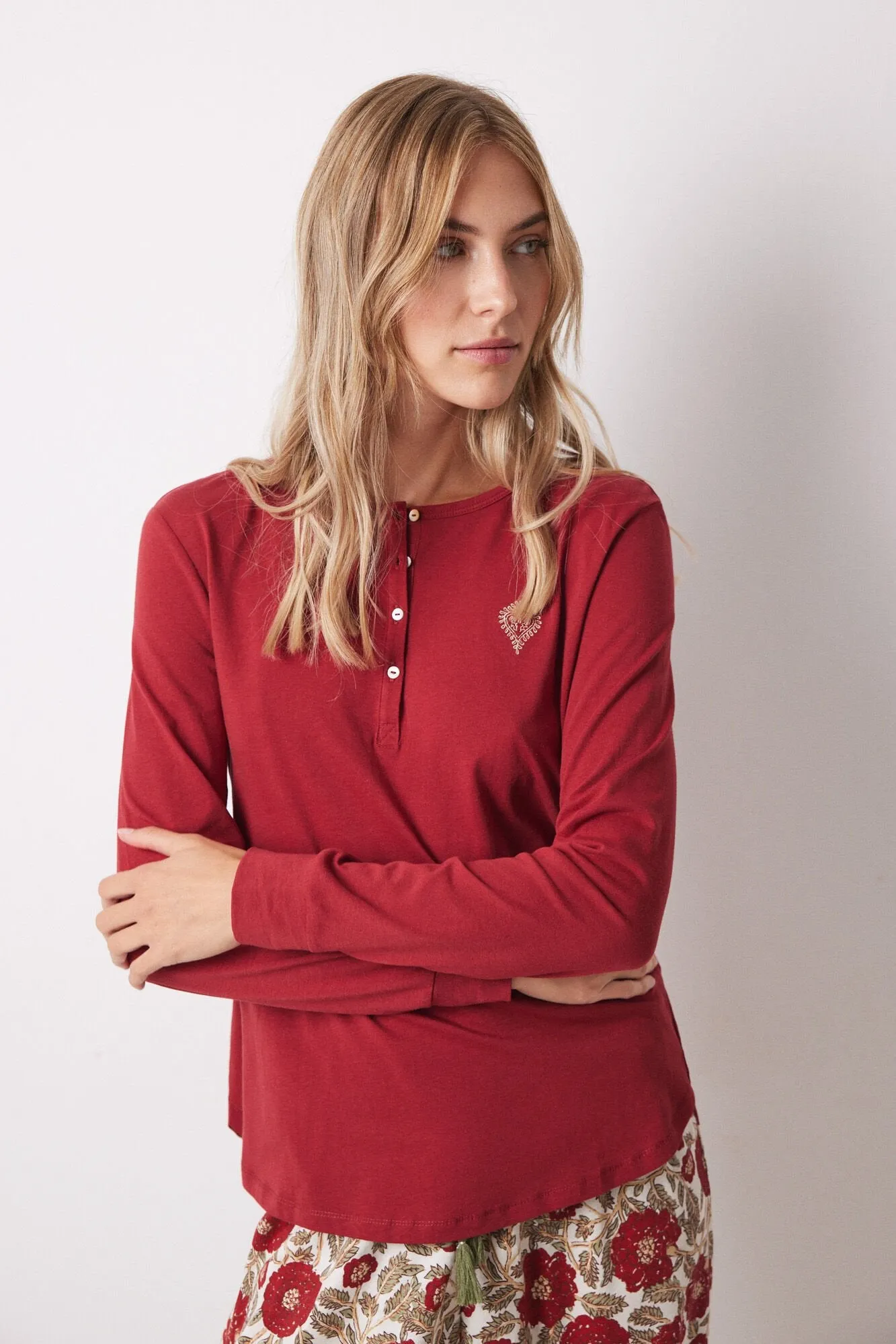 Red long-sleeved T-shirt in 100% cotton