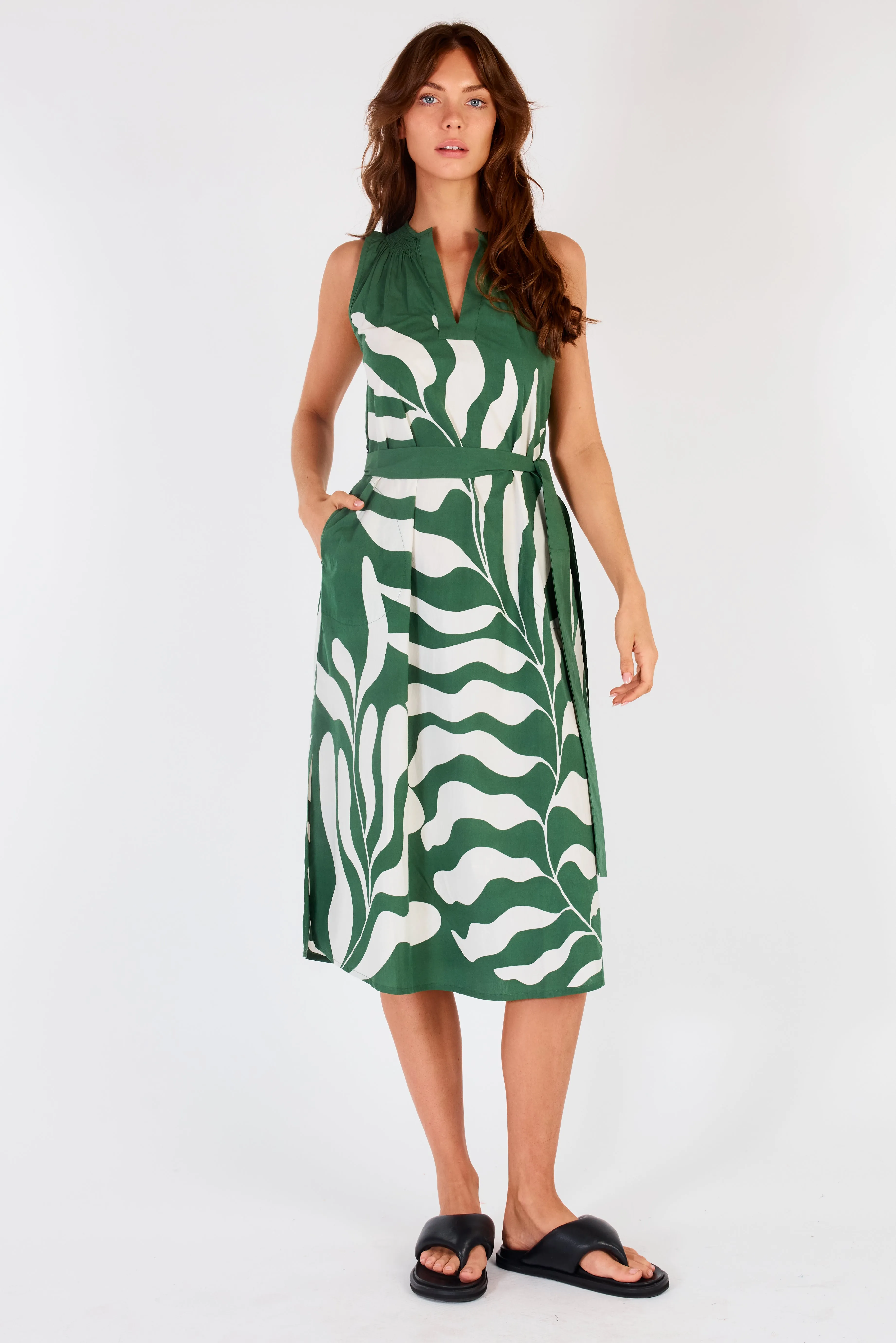 Sakanto S/less Dress - Hoja Green