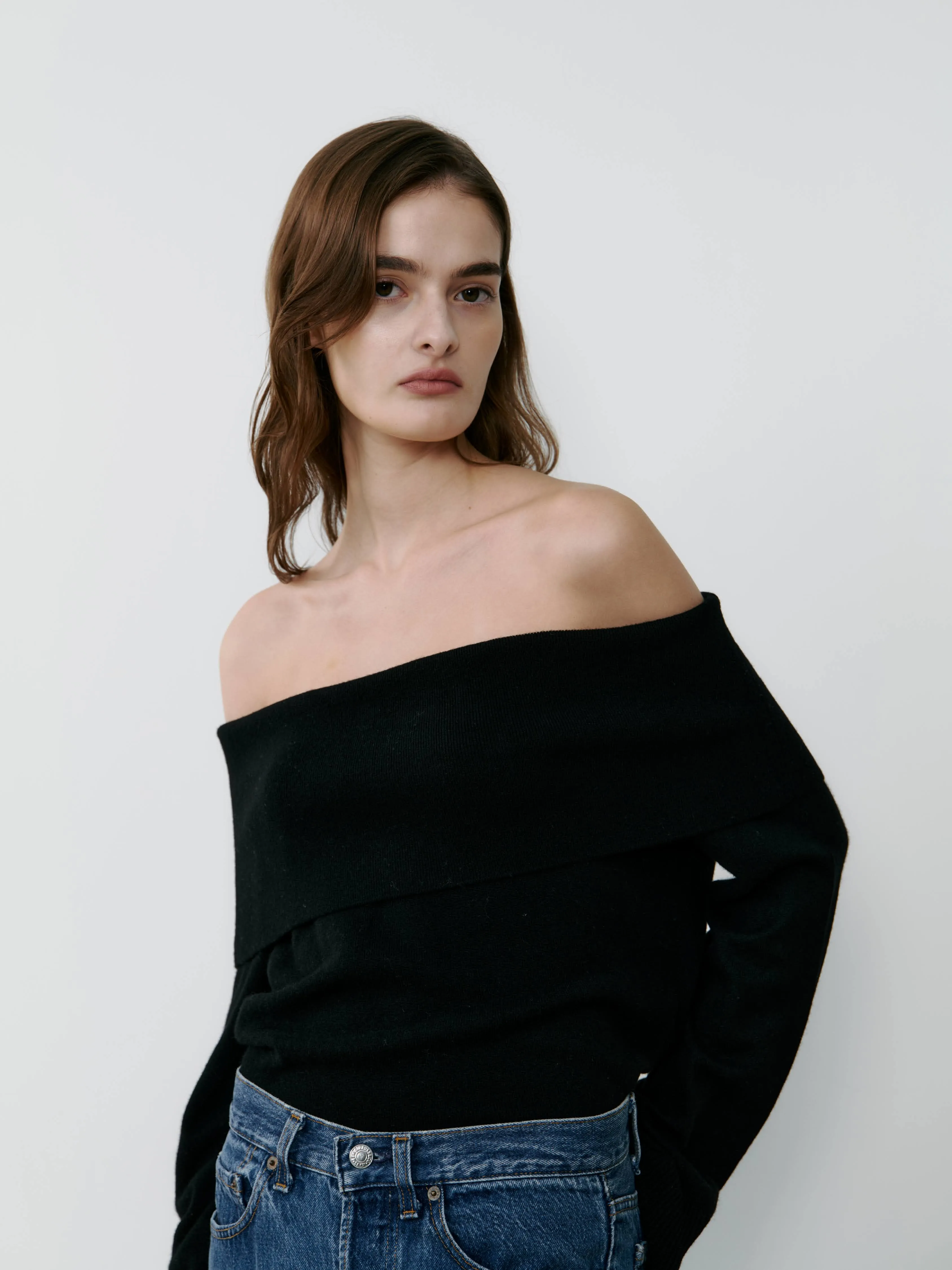 THE CASHMERE OFF SHOULDER - BLACK